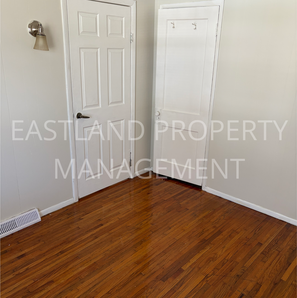 1964 Burr St - Photo 6 of 15