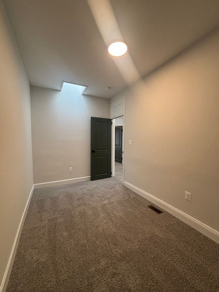 1814 E Lafayette Ave - Photo 7 of 16