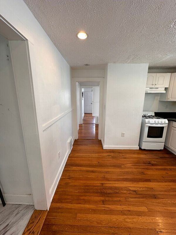 48 Lawn Ave - Photo 3 of 12