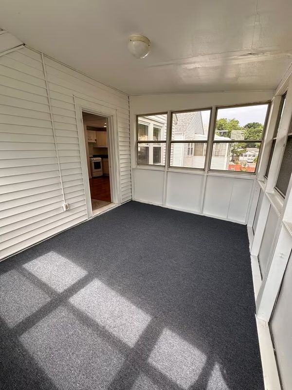 48 Lawn Ave - Photo 4 of 12