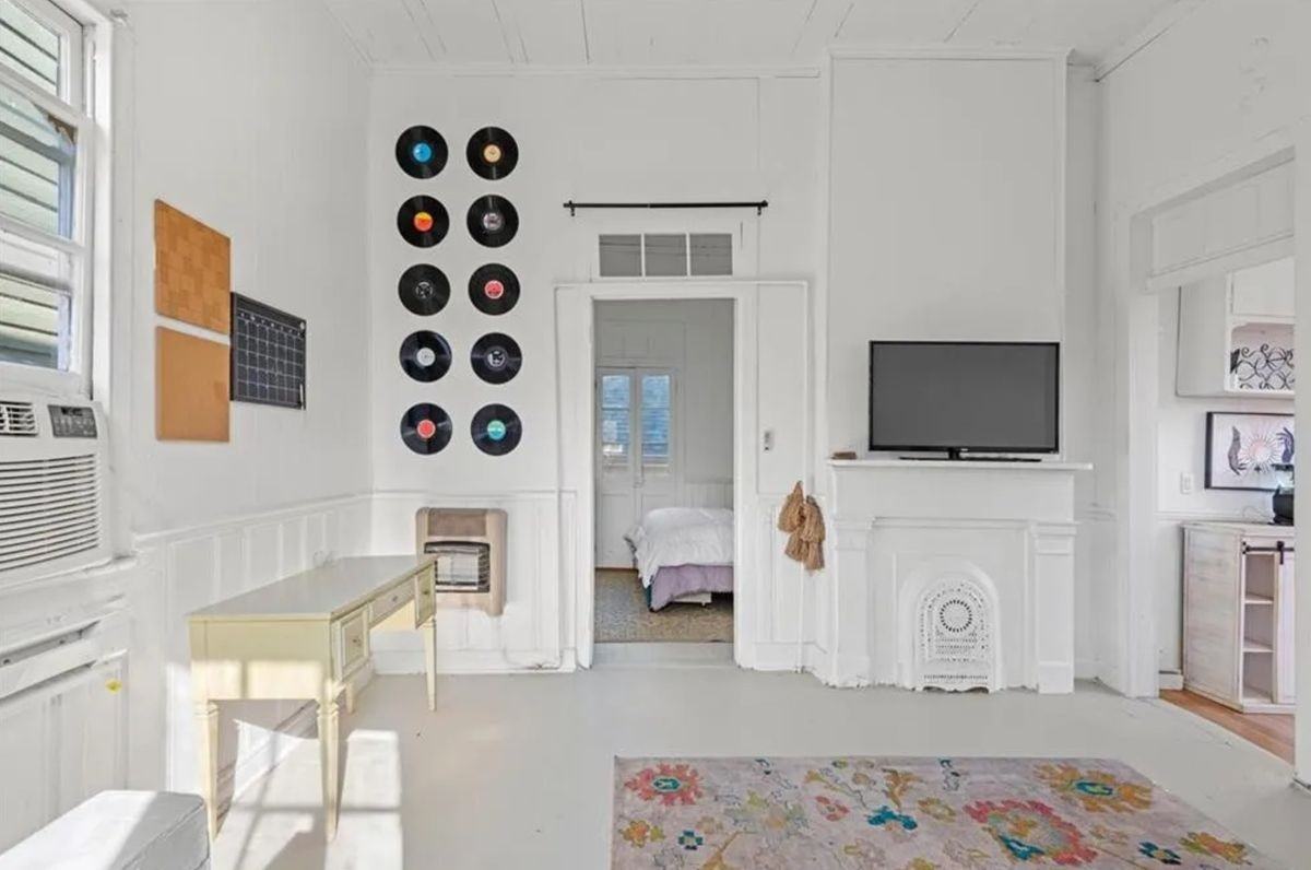 1035 N Derbigny St - Photo 3 of 10