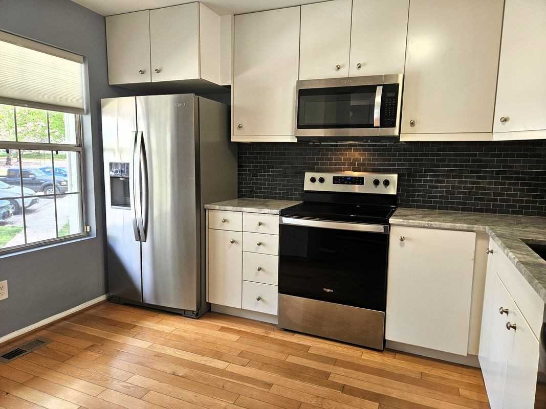 12146 Flag Harbor Dr - Photo 2 of 11