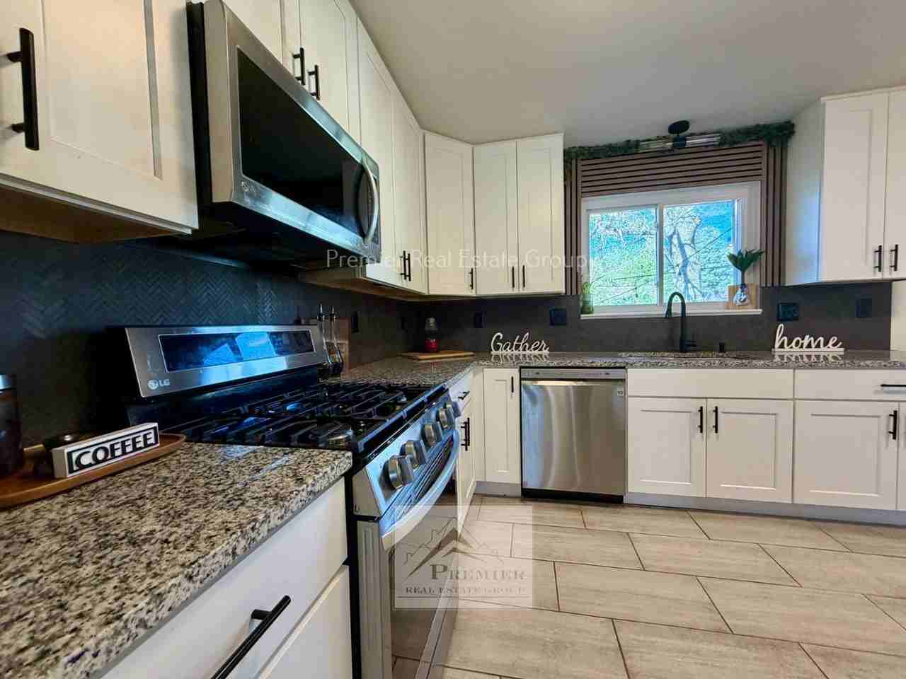 1122 Pike Dr - Photo 7 of 50