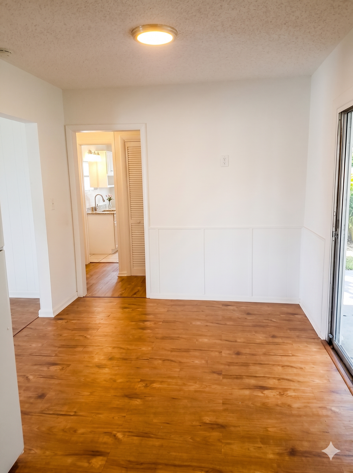 8330 63rd Way N - Photo 4 of 15