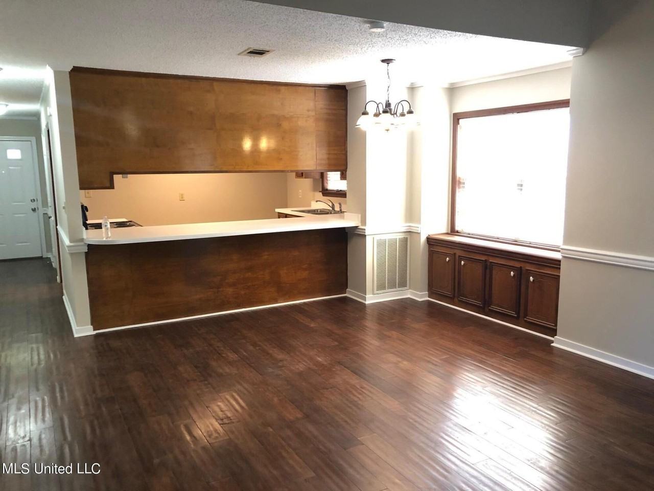 108 Glen Hollow Dr - Photo 2 of 13