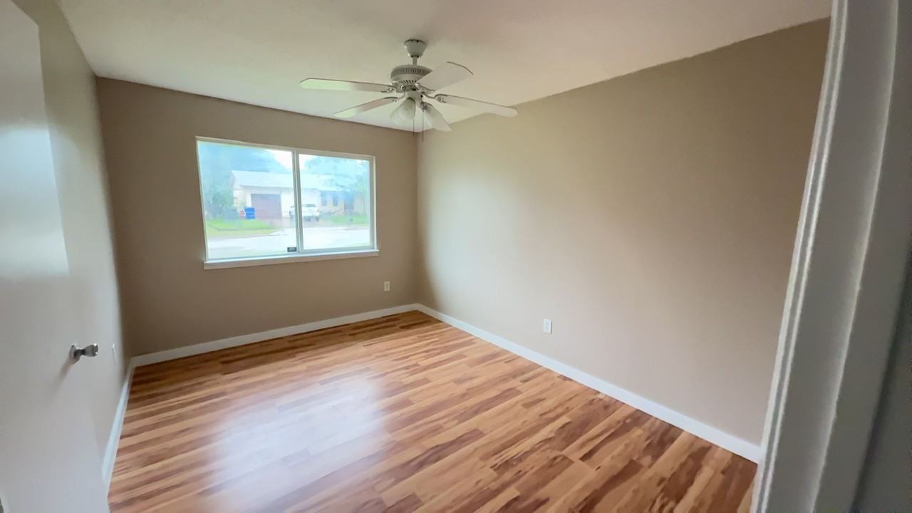 806 S 25th St - Photo 3 of 12