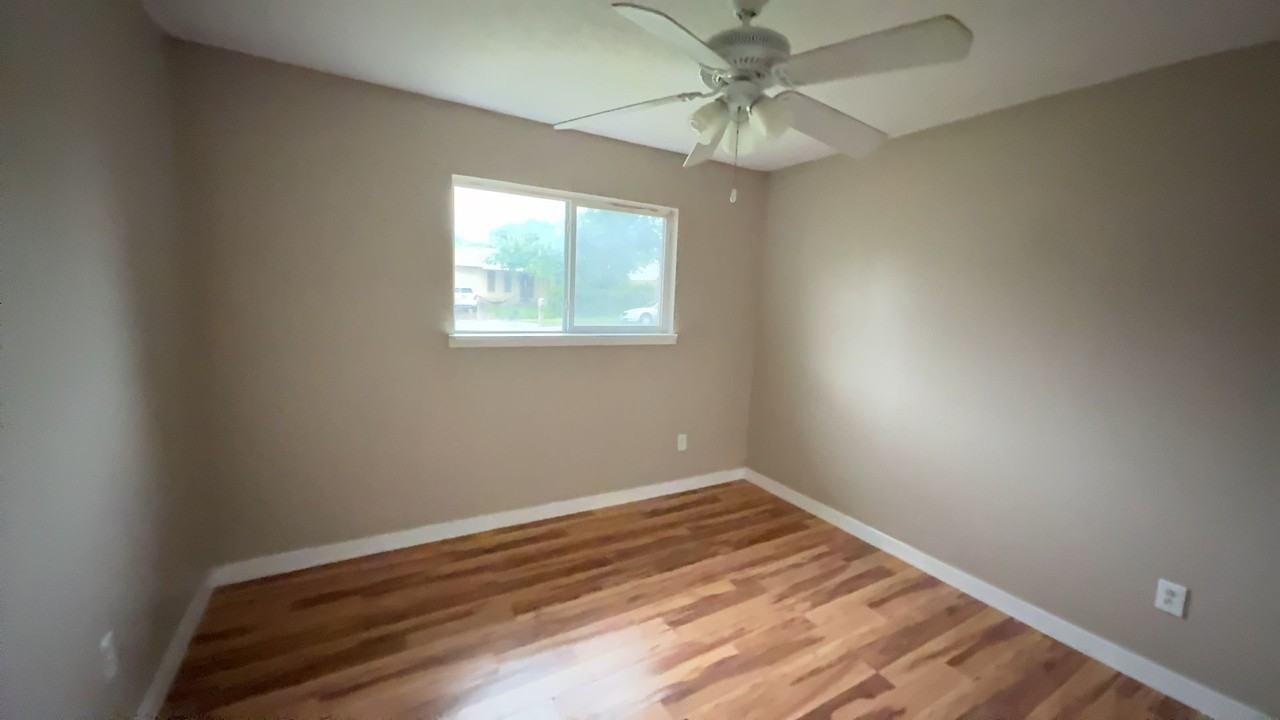 806 S 25th St - Photo 5 of 12