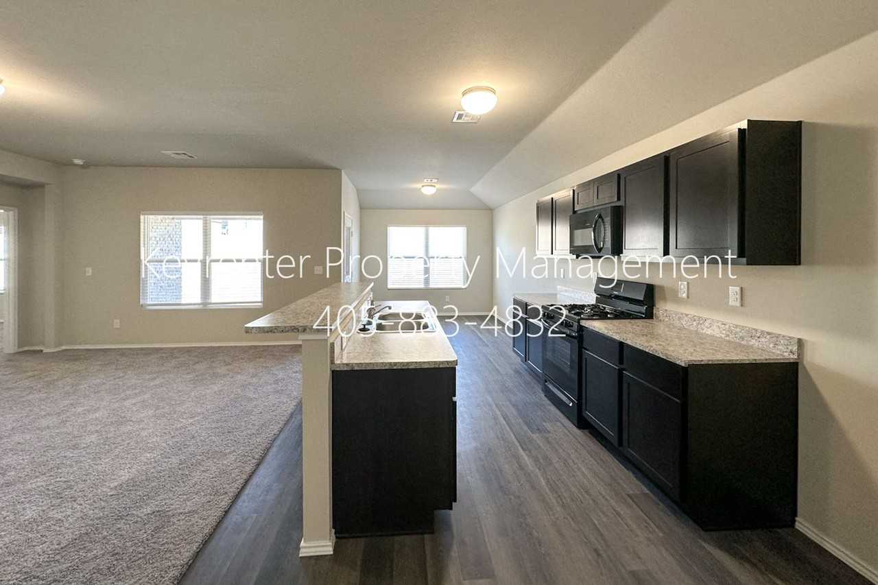 11713 Nw 95th St - Photo 5 of 24