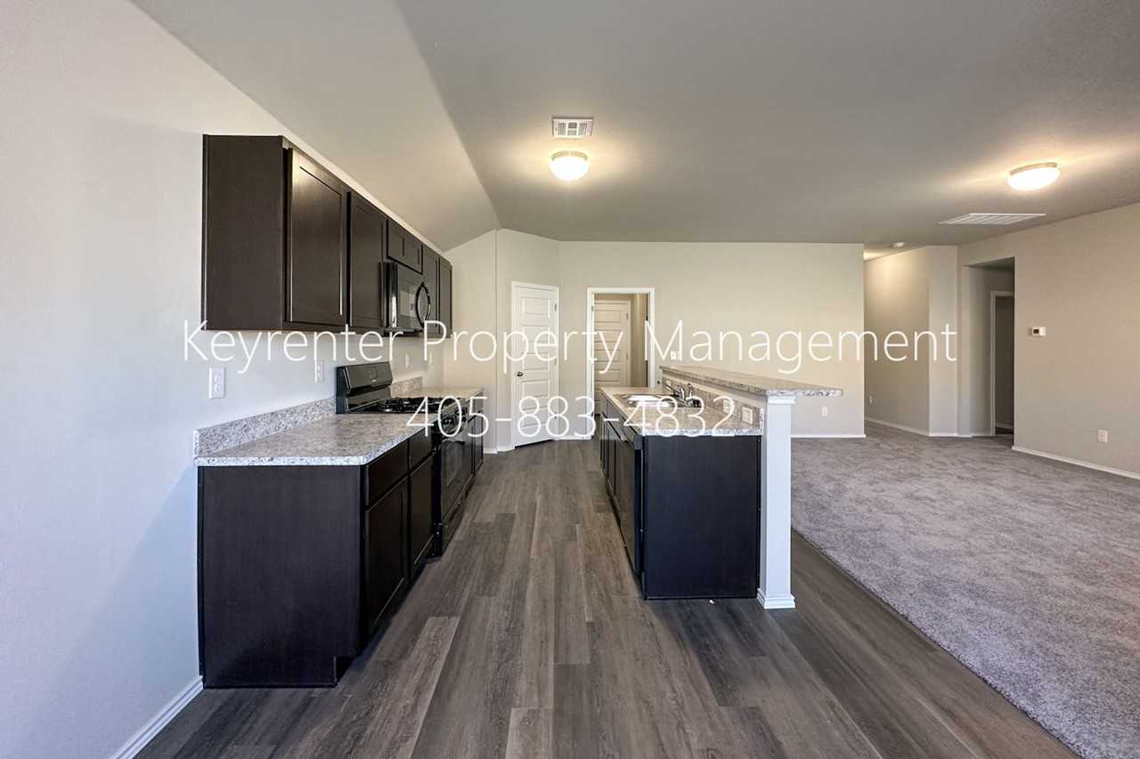 11713 Nw 95th St - Photo 7 of 24