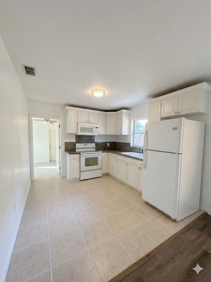 4161 Bluefish Dr Se - Photo 4 of 11