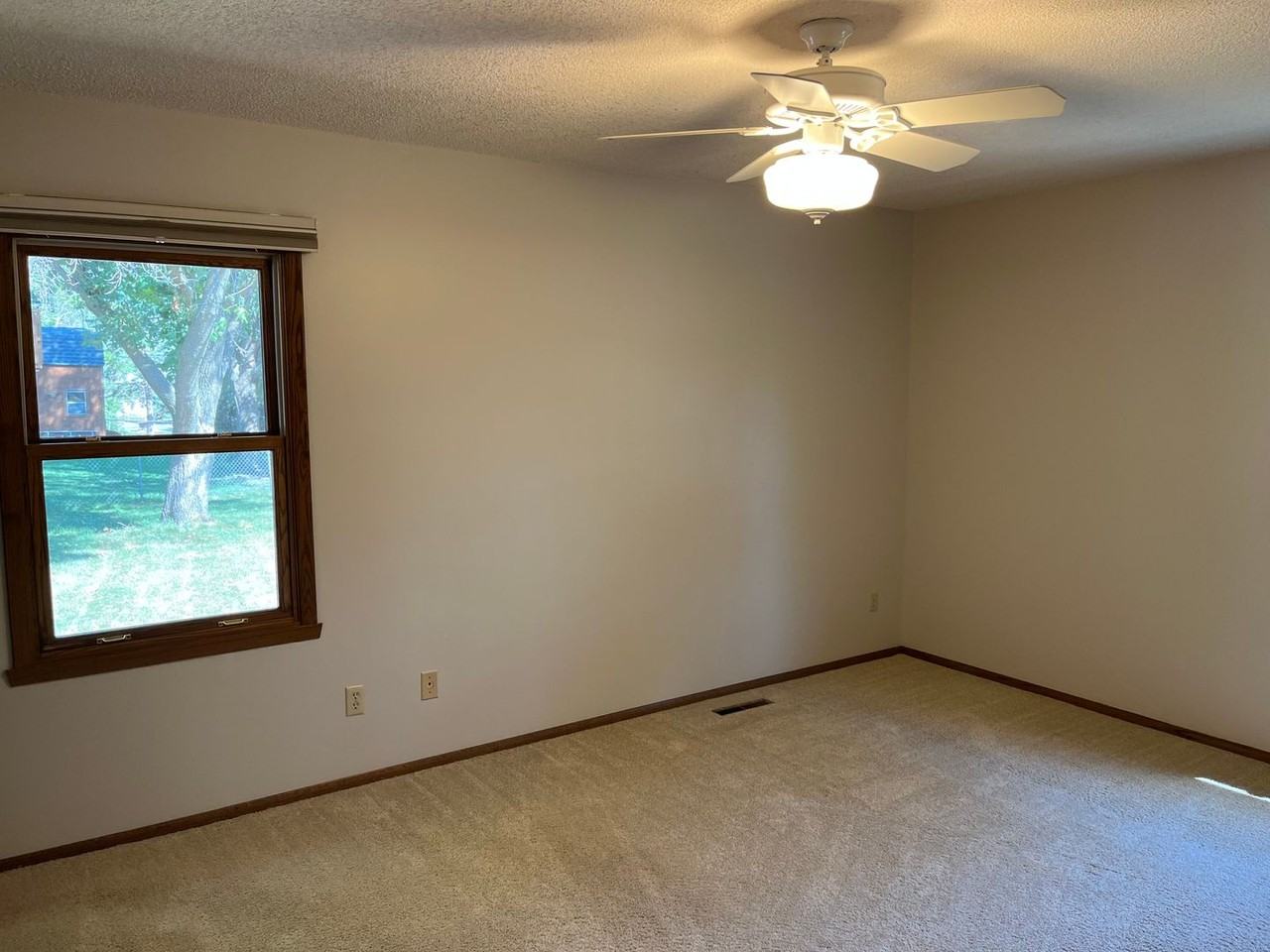 3697 Gresham Ave N - Photo 3 of 6