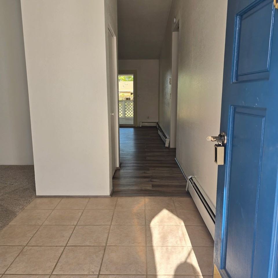 2844 Oxford Ave - Photo 2 of 24