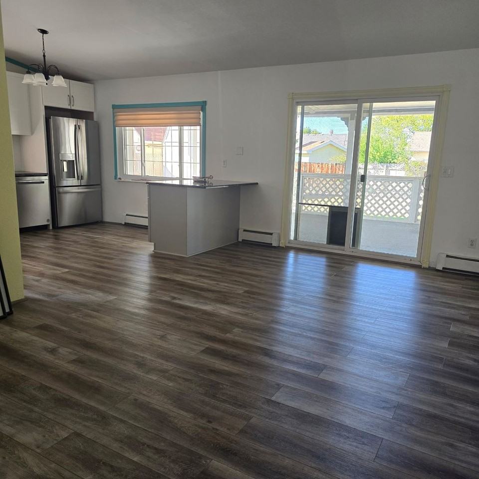 2844 Oxford Ave - Photo 3 of 24