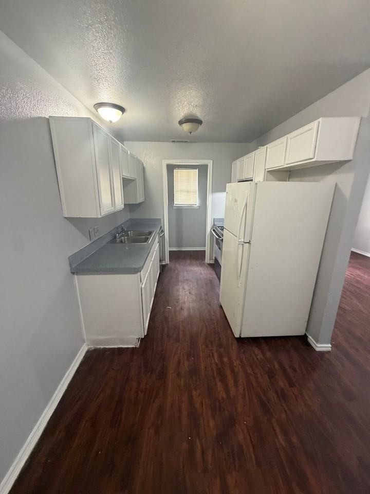 3421 3421 - 23 Bright St - Photo 3 of 6