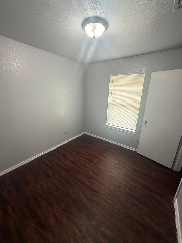 3421 3421 - 23 Bright St - Photo 4 of 6