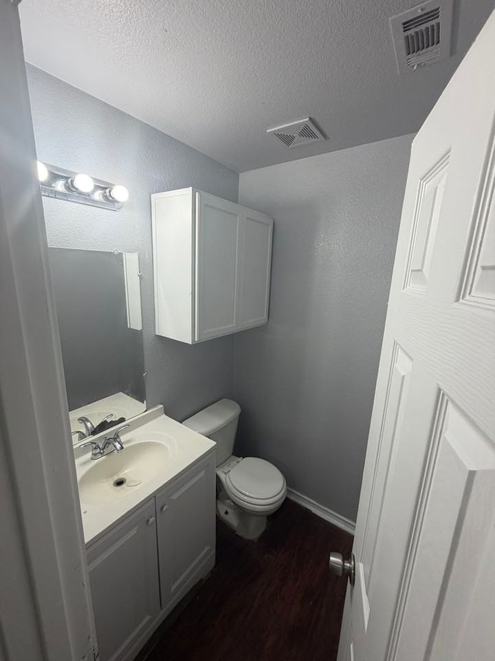 3421 3421 - 23 Bright St - Photo 6 of 6