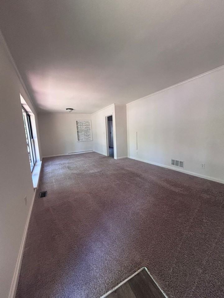 701 Vanderbrook Rd - Photo 2 of 17