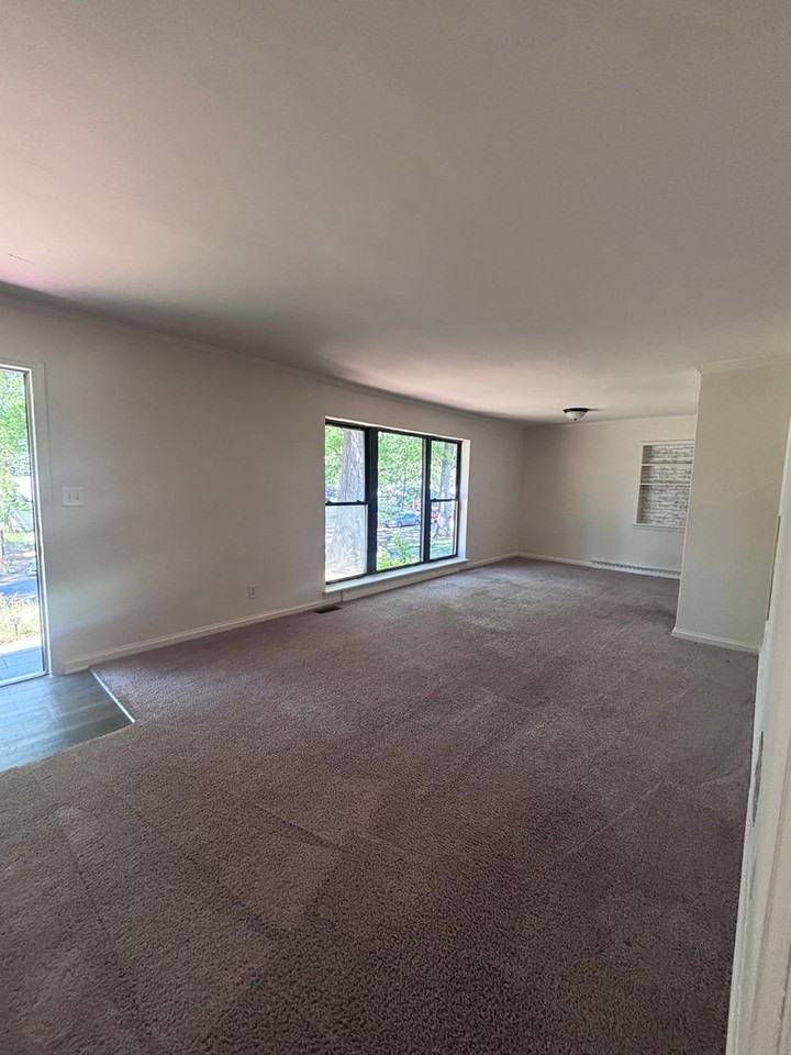 701 Vanderbrook Rd - Photo 3 of 17