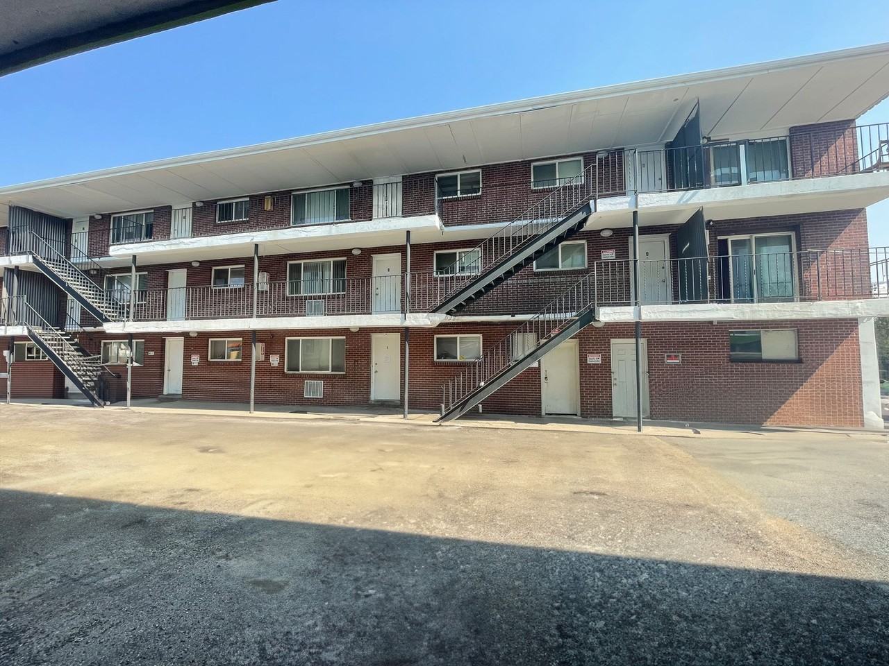 1475 Macon Street - Photo 7 of 16