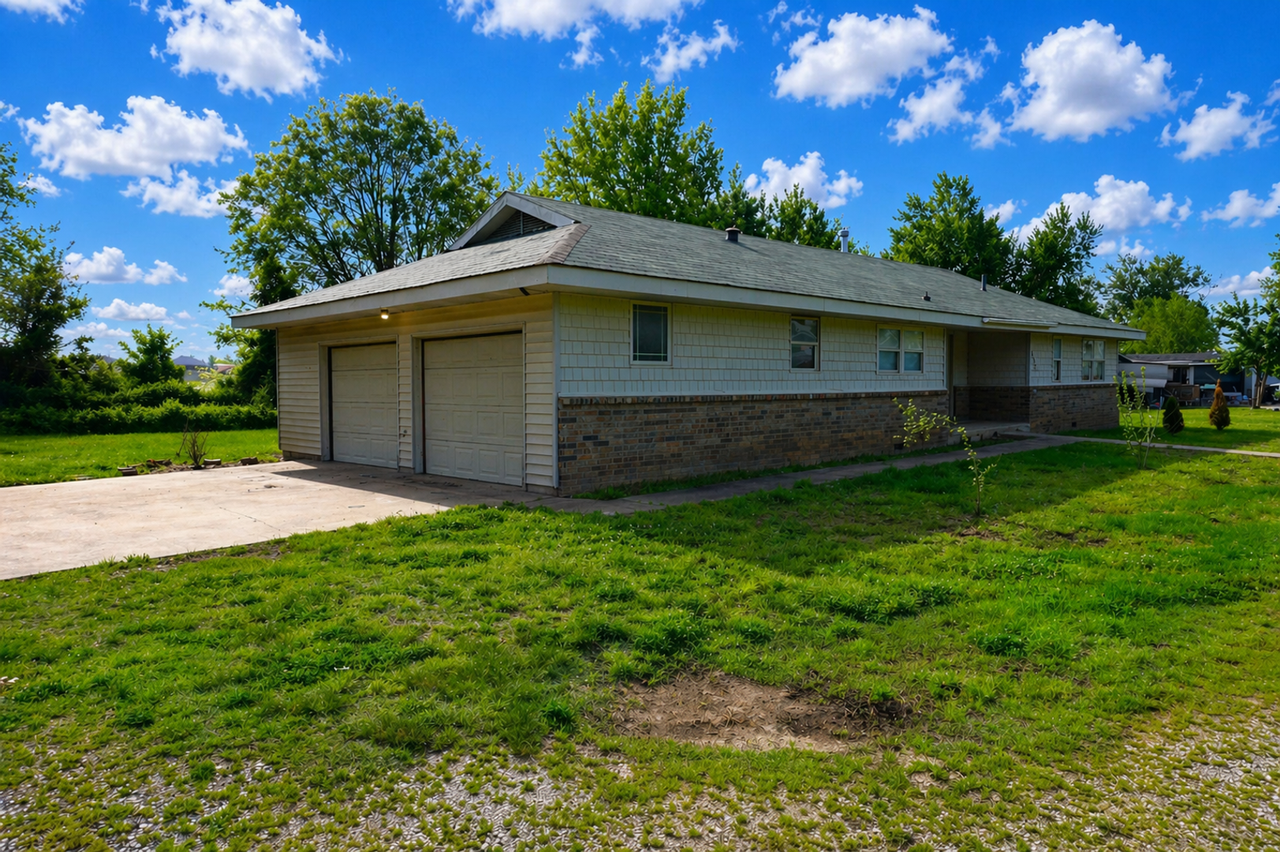 317 Eastside Pl - Photo 2 of 10