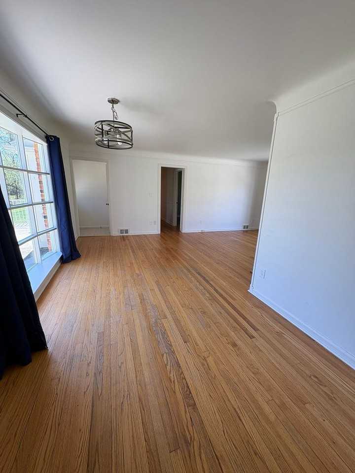 24975 Franklin Park Dr - Photo 5 of 29