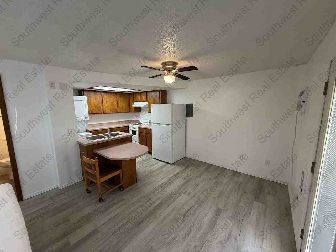 1409 S Prince St - Photo 2 of 6