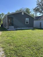 featured image of 905 W 3rd St