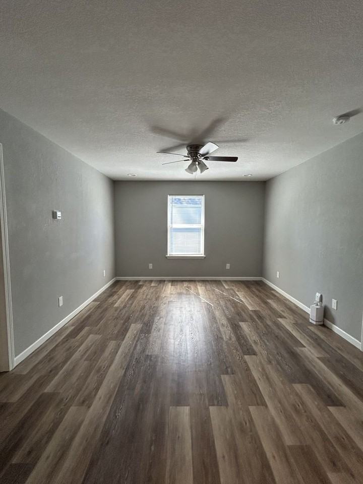 905 W 3rd St - Photo 3 of 13