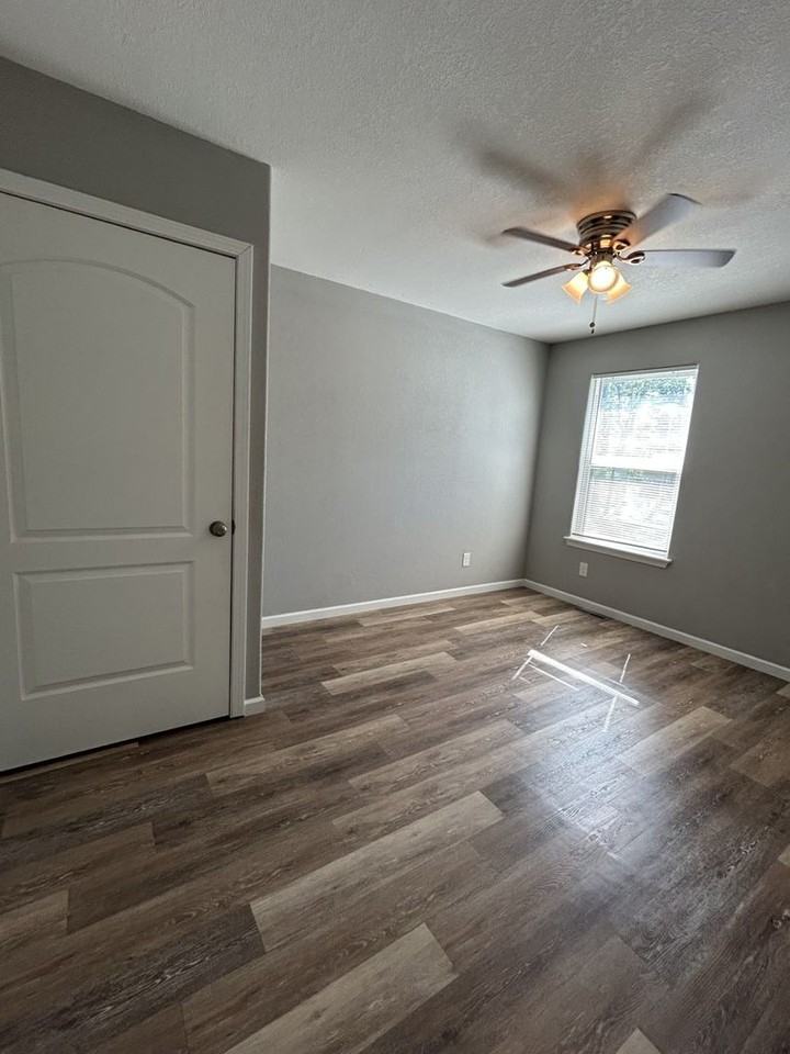 905 W 3rd St - Photo 6 of 13