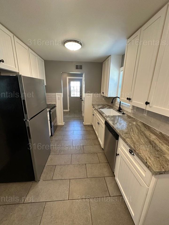 2467 S Walnut St - Photo 5 of 19