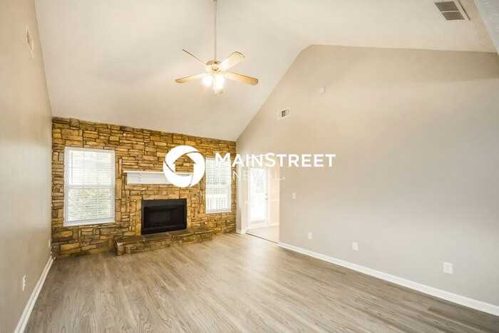 570 Freeman Dr - Photo 4 of 17