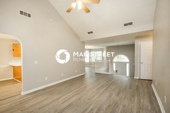 570 Freeman Dr - Photo 5 of 17