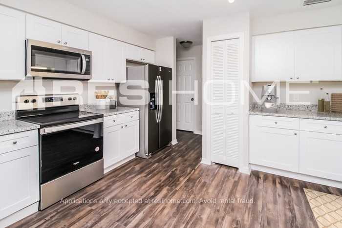 2237 Whitehorse St - Photo 3 of 19