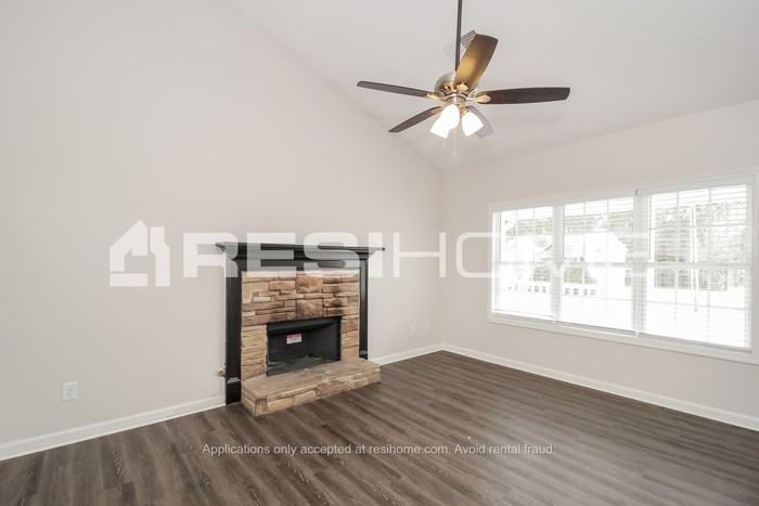 271 Chesapeake Way - Photo 3 of 23