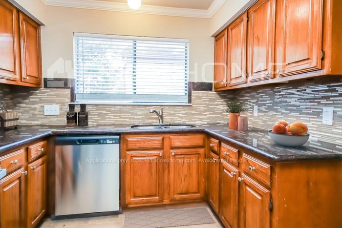 6330 Dellfern Dr - Photo 4 of 19