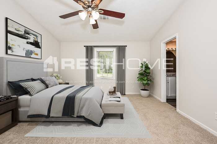 5552 Phillips Dr - Photo 4 of 19