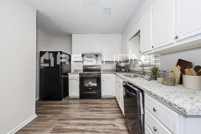 5552 Phillips Dr - Photo 6 of 19
