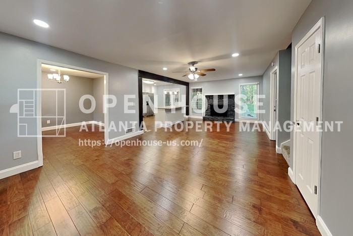 281 Sumter Dr - Photo 4 of 20