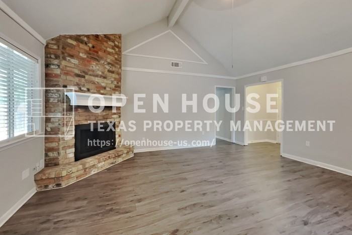 29307 Atherstone St - Photo 4 of 24