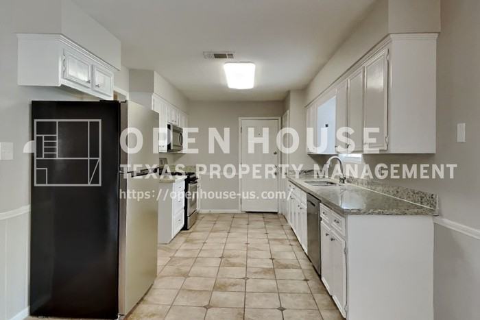 29307 Atherstone St - Photo 6 of 24