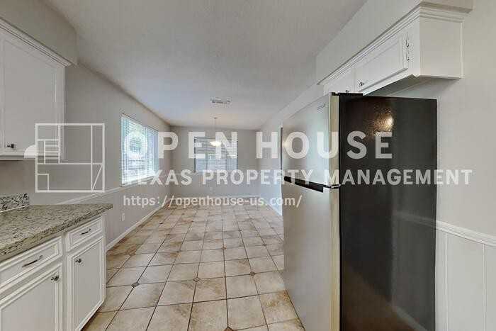 29307 Atherstone St - Photo 7 of 24