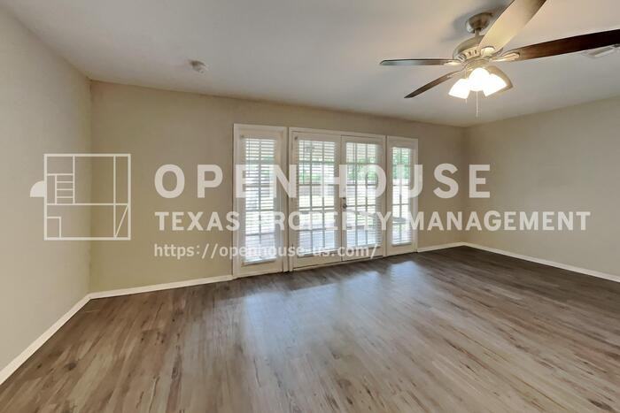 3419 Shadowcrest Ln - Photo 4 of 20