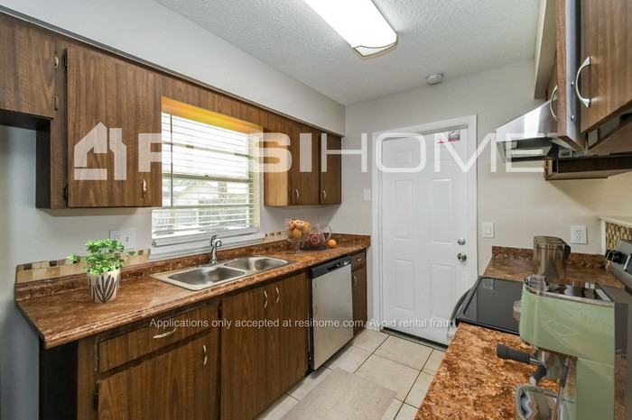 8368 Geoffrey Ct - Photo 2 of 18