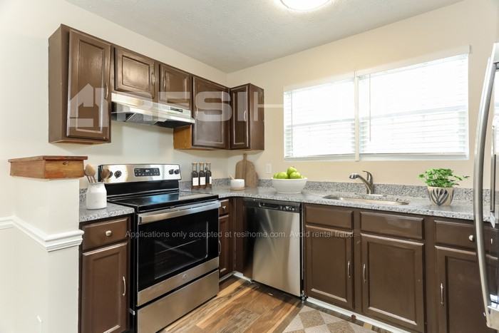 135 Chaucer Ln - Photo 2 of 17