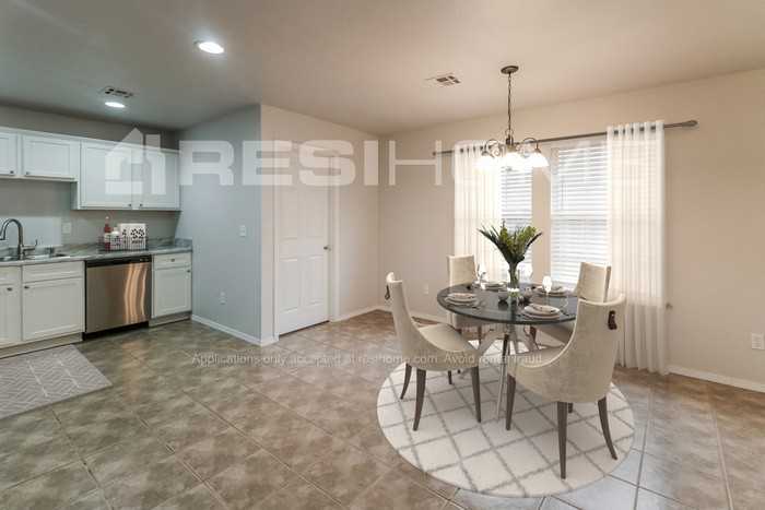 3705 Sw 44th St - Photo 3 of 14