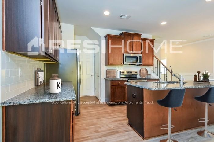 1005 Tranquil Gardens Pl - Photo 3 of 17