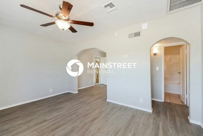 431 W President St - Photo 4 of 16