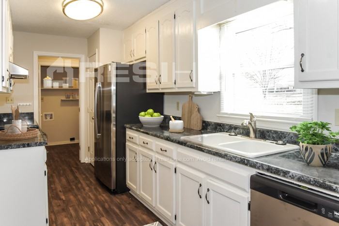 116 Eula Way - Photo 2 of 16