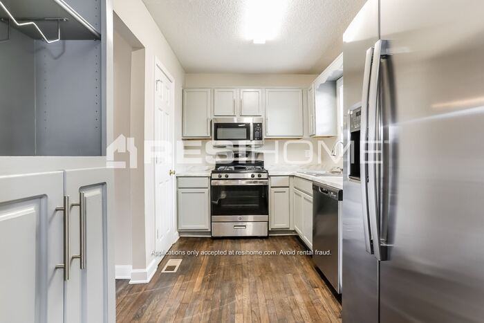 225 Campbell Dr - Photo 2 of 21