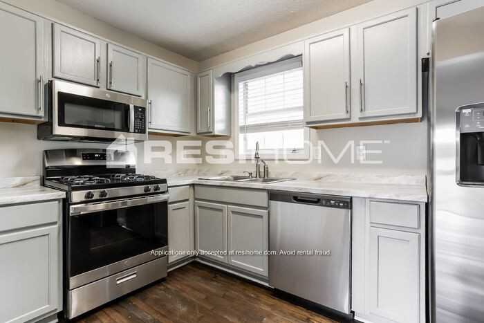 225 Campbell Dr - Photo 3 of 21